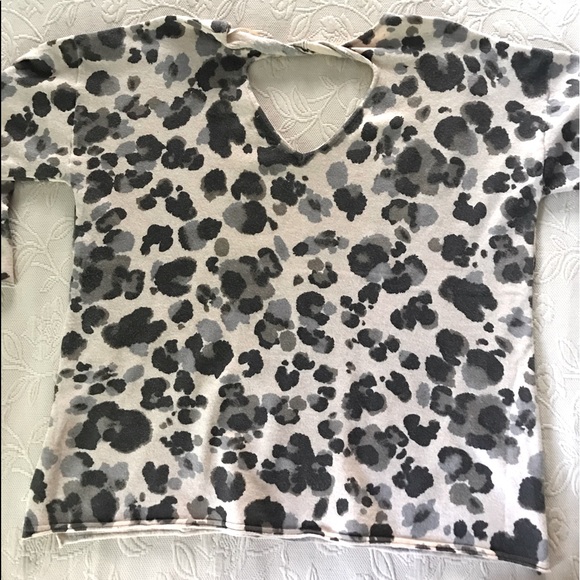 Democracy Tops - Democracy V-neck Leopard Sweater, L